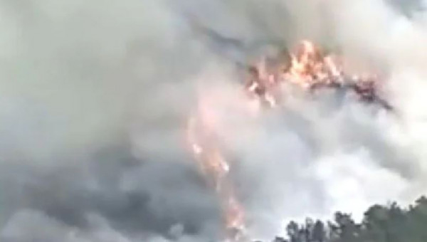 Κίνα: Η στιγμή που πέφτει το Boeing 737 στην επαρχία Γκουανγκσί