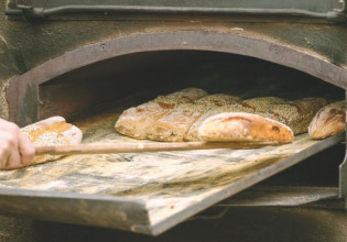 Ακρίβεια: Στα ύψη οι τιμές σε βασικά προϊόντα – Σε ποιες περιοχές η τιμή του ψωμιού ξεπέρασε τα 2 ευρώ