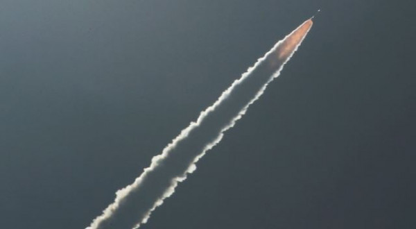 Ινδία:  Ο πύραυλος που εκτόξευσε κατά λάθος, πέρασε «ξυστά» από εμπορικά αεροσκάφη