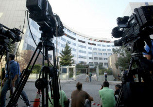 ΣΥΡΙΖΑ: «Έκθεση κόλαφος για τη φίμωση του Τύπου» στην Ελλάδα – «Γελάνε και τα βοσκοτόπια» η απάντηση της ΝΔ