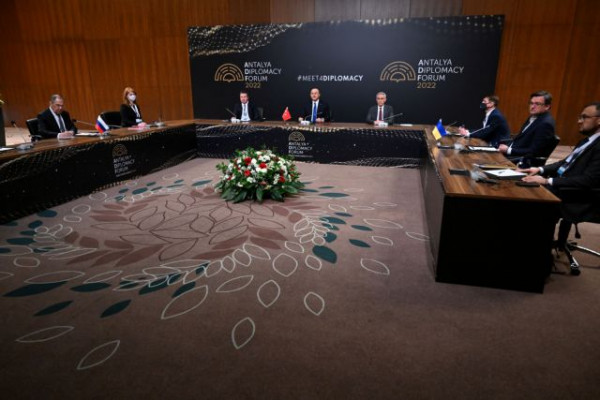 Πόλεμος στην Ουκρανία: Πως αποτιμάει ο Τσαβούσογλου τη συνάντηση Λαβρόφ – Κουλέμπα στην Τουρκία