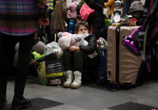 Πόλεμος στην Ουκρανία: Να πέσουν θύμα trafficking κινδυνεύουν πολλά ασυνόδευτα προσφυγόπουλα