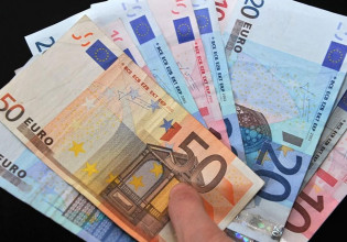 Ακρίβεια: Εργαζόμενοι με μισθό 800 ευρώ μεικτά αντιμέτωποι με την έκρηξη των τιμών