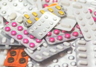 Αναλγητικά: Ενισχύουν ή καταστέλλουν λοιμώξεις όπως ο κοροναϊός