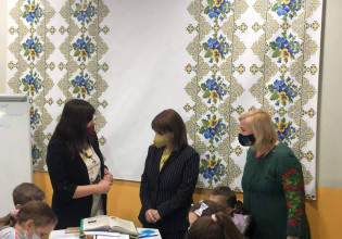 Σακελλαροπούλου: «Οφείλουμε έμπρακτη αλληλεγγύη στα παιδιά του πολέμου»