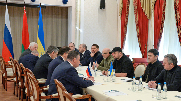 Κουλέμπα σε ουκρανούς διαπραγματευτές: Μην φάτε, πιείτε ή αγγίξετε τίποτα όταν είστε με τους Ρώσους