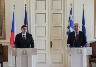 Έλληνας ΥΠΕΞ: Καταβάλλουμε κάθε προσπάθεια για την προστασία της ομογένειάς μας στην Ουκρανία