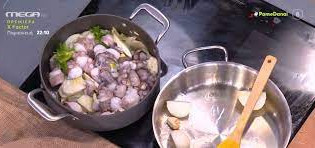 Ο Τίμος Ζαχαράτος μάς ετοιμάζει χταπόδι κρασάτο με ρύζι κοκκινιστό!