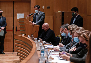 Κοροναϊός: Live η ενημερωτική εκδήλωση της ιατρικής σχολής του ΕΚΠΑ για την πανδημία