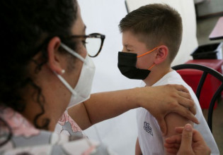 Εμβόλιο Pfizer/BioNTech: Μειώνει κατά 68% τον κίνδυνο νοσηλείας των παιδιών 5 έως 11 ετών από την Όμικρον