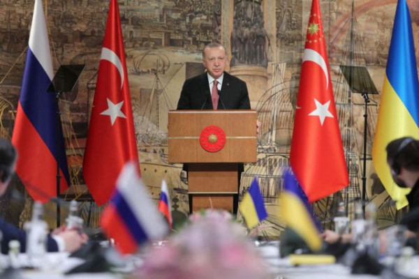 Στο επίκεντρο ο Ερντογάν: Ευγνωμοσύνη στην Τουρκία από Ρωσία και Ουκρανία για τη μεσολάβηση