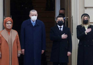 Ολένα Ζελένσκα προς Εμινέ Ερντογάν: Τα Bayraktar μας βοηθούν να υπερασπιστούμε τη χώρα μας