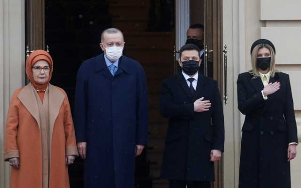 Ολένα Ζελένσκα προς Εμινέ Ερντογάν: Τα Bayraktar μας βοηθούν να υπερασπιστούμε τη χώρα μας