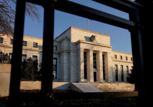 Τα «γεράκια» πετούν πάνω από την Fed