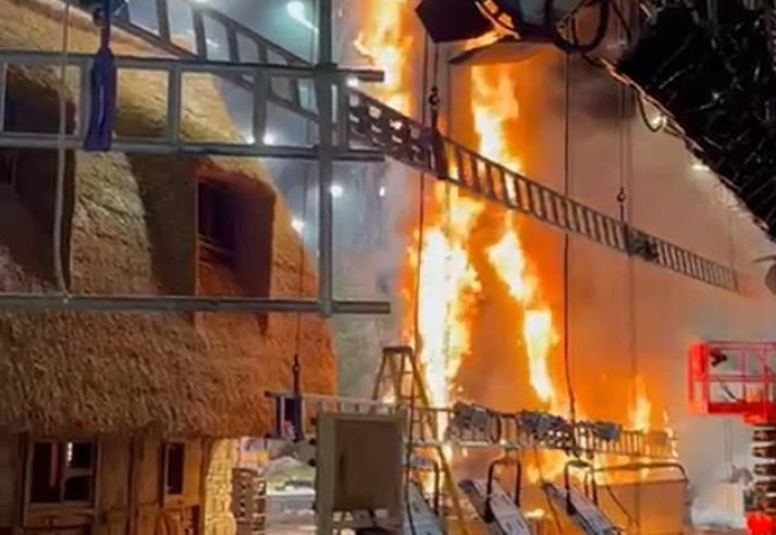 Η Χιονάτη και οι Επτά Νάνοι: Πυρκαγιά στα γυρίσματα της ταινίας – Συγκλονιστικές εικόνες από το σημείο