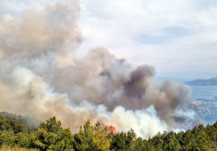 Σάμος: Σε εξέλιξη μεγάλη φωτιά κοντά σε Μονή – Στο σημείο ενάερια μέσα