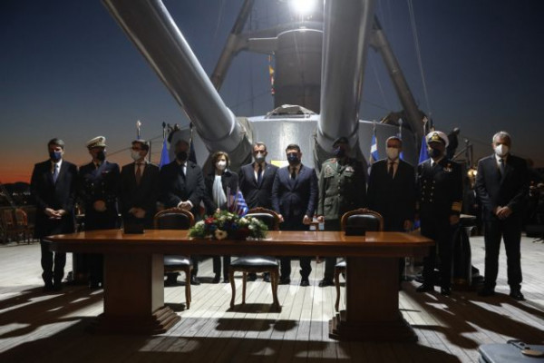 Το γαλλικό αεροπλανοφόρο «Σαρλ Ντε Γκολ» επισκέφθηκαν Παναγιωτόπουλος και Φλ. Παρλί