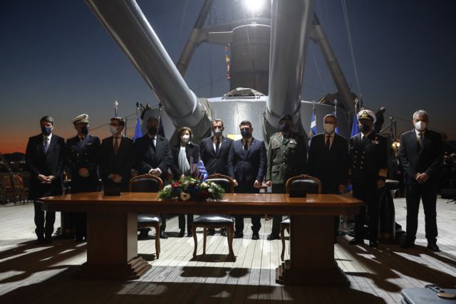 Το γαλλικό αεροπλανοφόρο «Σαρλ Ντε Γκολ» επισκέφθηκαν Παναγιωτόπουλος και Φλ. Παρλί