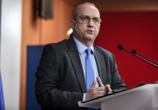 Οικονόμου: Ο πόλεμος στην Ουκρανία δικαιώνει τις επιλογές της κυβέρνησης – Θετική η στάση της αντιπολίτευσης