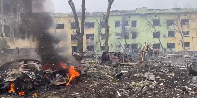Πόλεμος στην Ουκρανία: Η Μαριούπολη δέχεται αεροπορική επίθεση – Έχουν πληγεί σπίτια