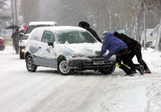 Κακοκαιρία Φίλιππος: Εξαιρετικά έντονα τα φαινόμενα στην Αττική – Πιθανότητα να το στρώσει και στο κέντρο της Αθήνας