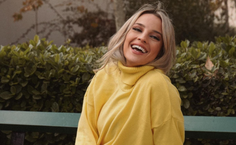 Ιλένια Ουίλιαμς: Ποζάρει topless στο κρεβάτι της και ανεβάζει τη θερμοκρασία στα ύψη