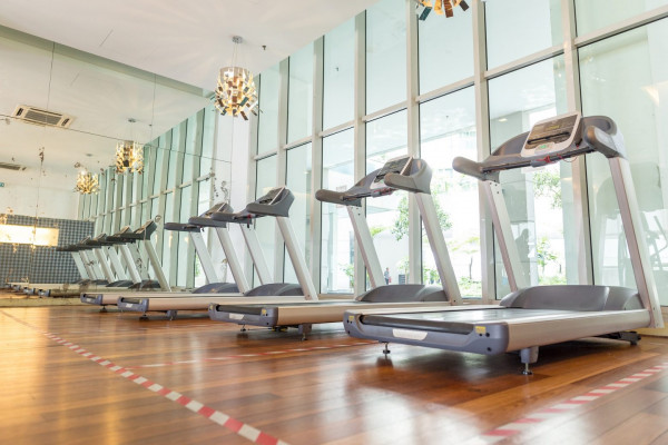 Σφιχτοί γλουτοί: Πώς να πετύχετε το τέλειο αποτελέσμα μόνο με διάδρομο