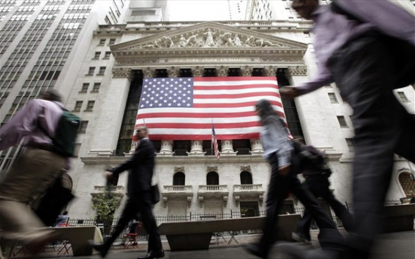 Wall Street: Boυτιά 800 μονάδων για τον Dow Jones