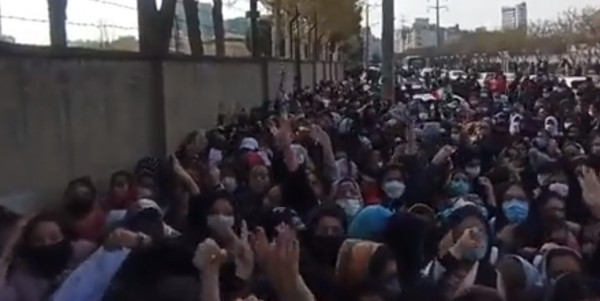 Ιράν: Δεν επιτράπηκε σε 2.000 γυναίκες με εισιτήριο να μπουν στο γήπεδο στον αγώνα με τον Λίβανο – Μεγάλες αντιδράσεις