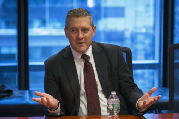 Μπούλαρντ – Fed: Χρειάζονται άλλες 12 αυξήσεις επιτοκίων