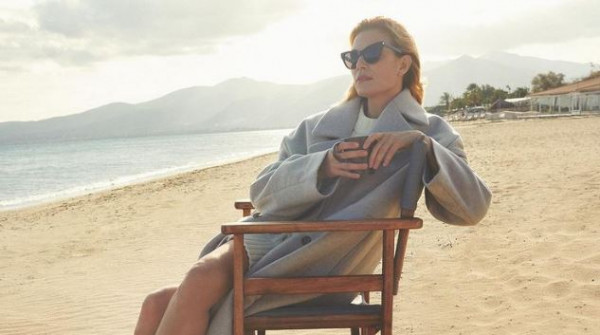 Σέξι και όποιος αντέξει: Αποκαλυπτικό σταυροπόδι-φωτιά της Βίκυς Καγιά «ρίχνει» το Instagram