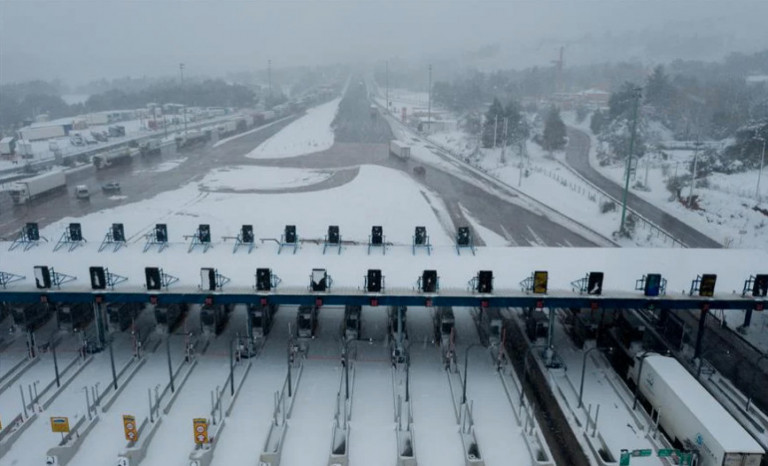 Κακοκαιρία Φίλιππος: Κλείνουν δρόμοι στην Αθήνα – Με αλυσίδες η κίνηση στην Αθηνών – Λαμίας