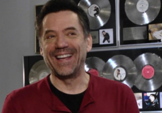 Θάνος Καλλίρης: Αποκάλυψε πόσα χρόνια περνάει τη σύντροφό του;