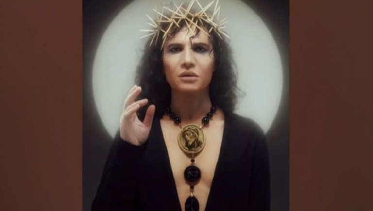 Παντελής Καναράκης: Σφοδρές αντιδράσεις για την φωτογράφισή του ως Ιησού – Επτά ιερείς τον μηνύουν