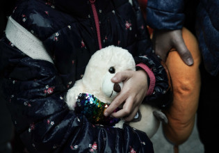 Πόλεμος στην Ουκρανία: Το καθεστώς προσφύγων στην Ελλάδα και το προβληματικό κενό