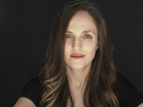 Η Έλενα Μαυρίδου μιλάει στο in για την δική της «Πτέρυγα»