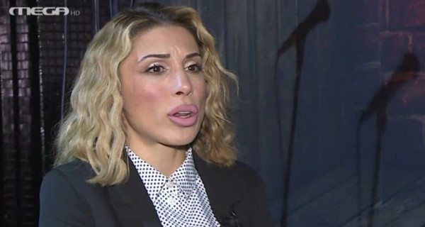 Μαρία Καρλάκη: «Μπήκε στο καμαρίνι έξαλλος, με έπιασε από τα χέρια και έβγαλε ένα αιχμηρό αντικείμενο»