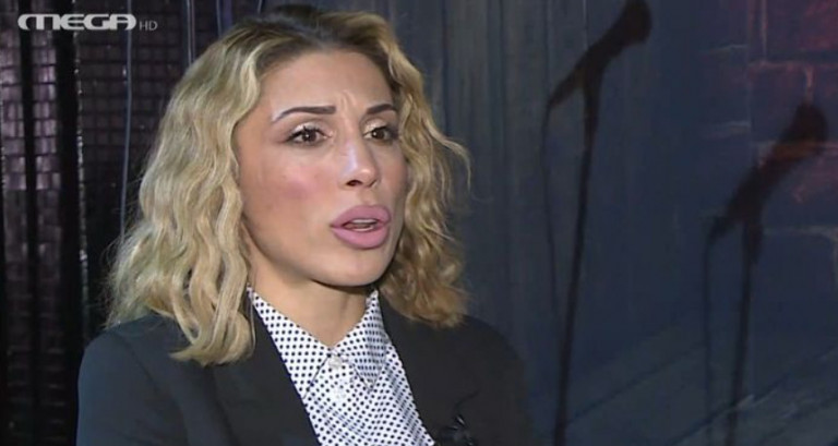 Μαρία Καρλάκη: «Μπήκε στο καμαρίνι έξαλλος, με έπιασε από τα χέρια και έβγαλε ένα αιχμηρό αντικείμενο»