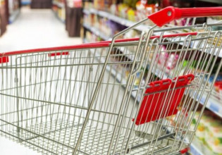 Ακρίβεια: Ράλι ανατιμήσεων σε βασικά προϊόντα – Πόσο αυξήθηκαν μέσα σε ένα μήνα