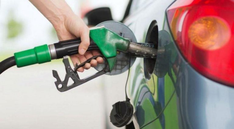 Ενεργειακή κρίση: Πάνω από τα 55 ευρώ η επιδότηση στο ρεύμα – Τα σενάρια για την επιστροφή του φόρου της βενζίνης