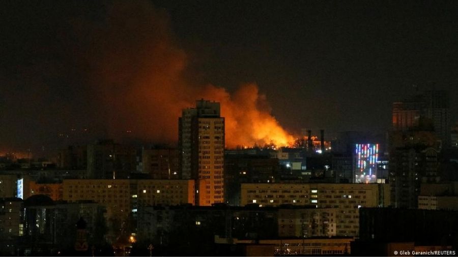 Νύχτα κόλασης στο Κίεβο – Ακούγονται ισχυρές εκρήξεις ακόμα και στο κέντρο της πόλης (συγκλονιστικά βίντεο)