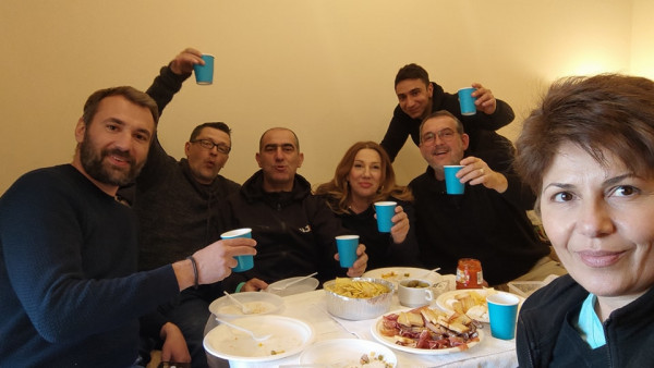 Πόλεμος στην Ουκρανία: Το λιτό δείπνο των Ελλήνων δημοσιογράφων