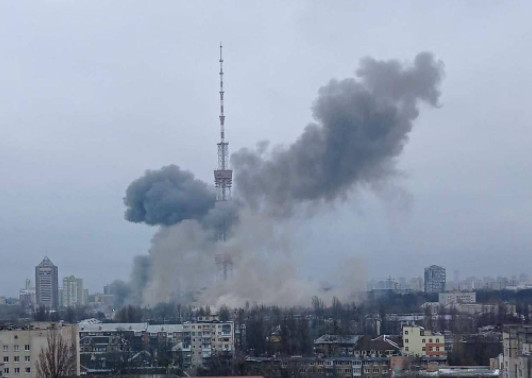 Πόλεμος στην Ουκρανία: Ξεκίνησε ο βομβαρδισμός στο Κίεβο – Κρατικές υποδομές χτυπούν οι Ρώσοι