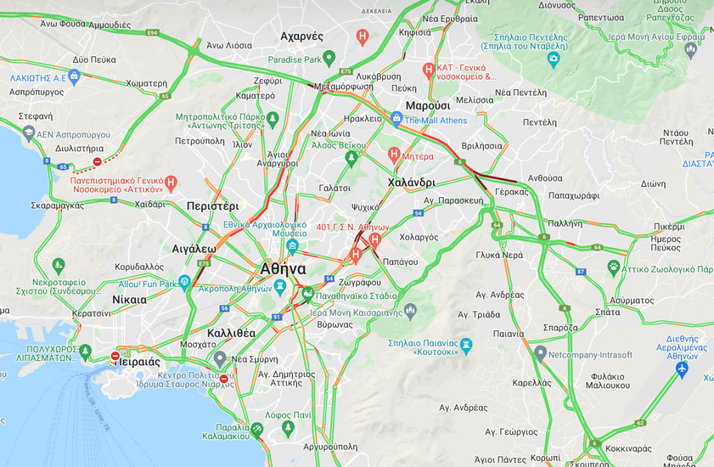 Κίνηση: Μποτιλιάρισμα σε Κηφισό και Αττική οδό λόγω καραμπόλας