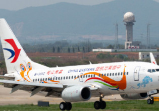 Κίνα: Έλληνες και ξένοι εμπειρογνώμονες αναλύουν το αεροπορικό δυστύχημα με το Boeing 737