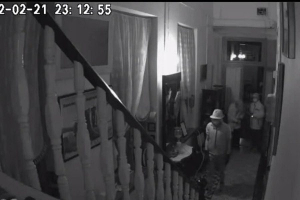 Μυτιλήνη: Ήταν στην Αυστραλία και έβλεπε τους διαρρήκτες να αδειάζουν το σπίτι της