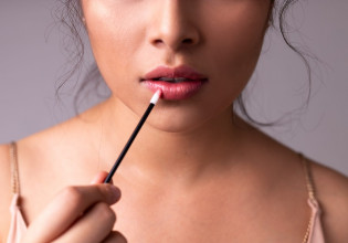 Λεπτά χείλη: Κόλπα για να φαίνονται πιο ζουμερά και γεμάτα
