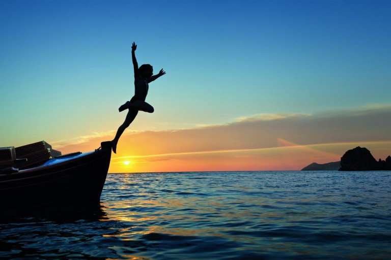 Το ελληνικό νησί που κυριαρχεί στα βρετανικά μέσα ενημέρωσης