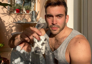 Ιάσονας Μανδηλάς: «Ακόμα λαμβάνω μηνύματα μετά την αποκάλυψη της σεξουαλικότητάς μου»