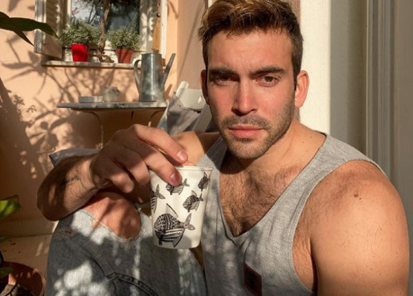 Ιάσονας Μανδηλάς: «Ακόμα λαμβάνω μηνύματα μετά την αποκάλυψη της σεξουαλικότητάς μου»